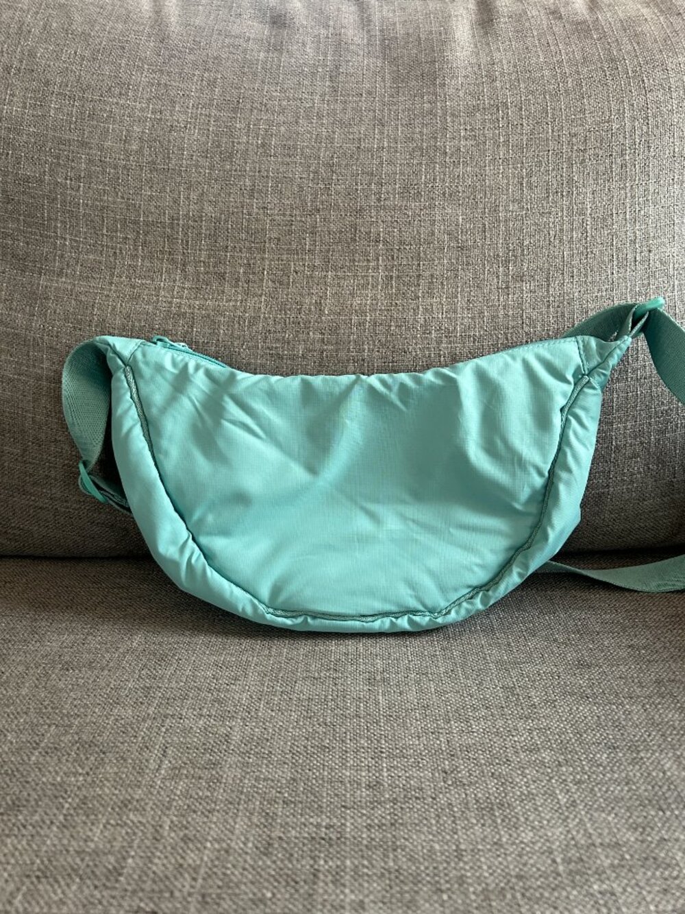 Uniqlo Round Mini Crescent Shoulder Bag Teal Blue Mint Green Nylon - Picture 2 of 9